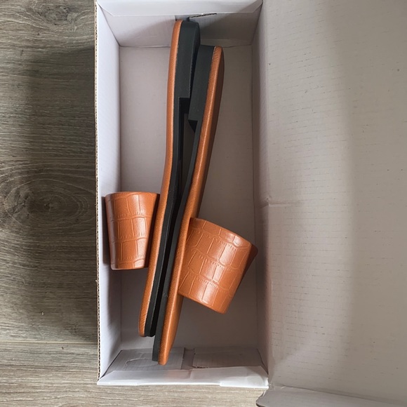 Brown slip on sandals - Picture 2 of 3